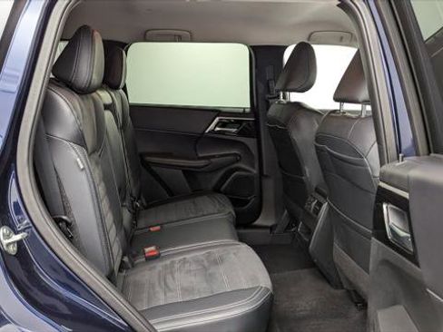 Used 2024 Mitsubishi Outlander SE image 18