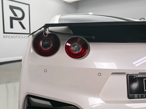 Used 2024 Nissan GT-R Premium w/ Premium Interior Package AWD/4WD image 13