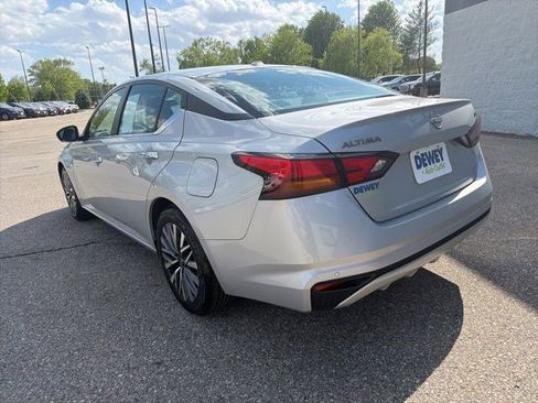 Used 2024 Nissan Altima 2.5 SV FWD image 3
