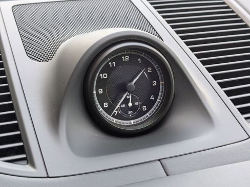 Used 2025 Porsche Macan image 21