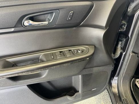 Used 2016 GMC Acadia SLT w/ Open Road Package FWD image 11