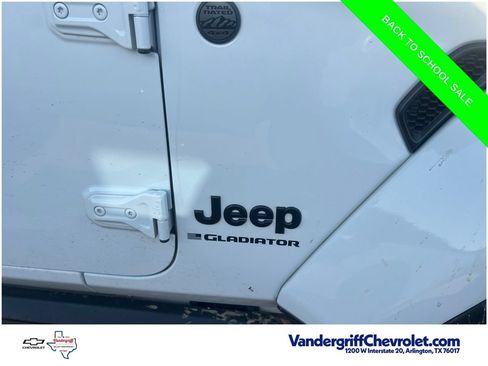 Used 2024 Jeep Gladiator Sport AWD/4WD image 10