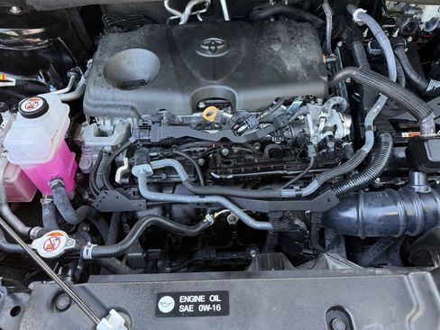 Used 2025 Toyota Sienna XLE FWD image 36
