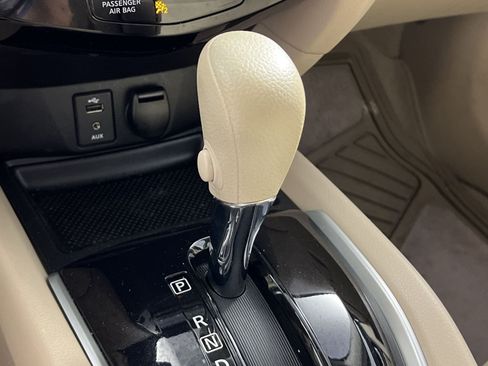 Used 2014 Nissan Rogue SV w/ SV Premium Package FWD image 22