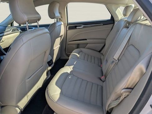 Used 2017 Ford Fusion SE image 10