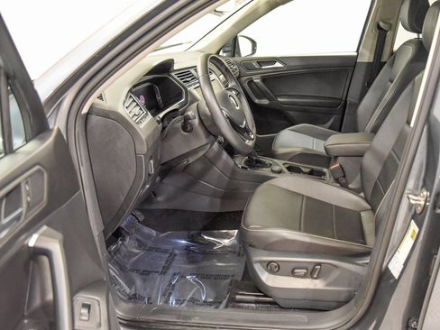 Used 2021 Volkswagen Tiguan SEL image 2