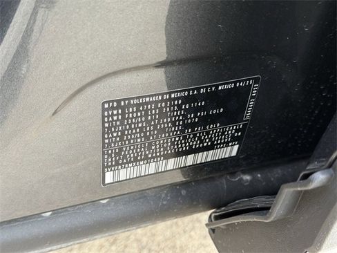 Certified 2025 Volkswagen Tiguan SE image 28