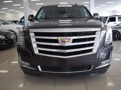 Used 2018 Cadillac Escalade Premium Luxury image 2