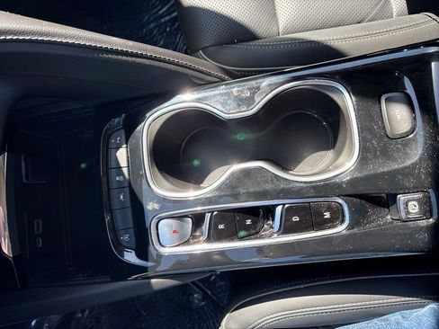 Used 2022 Buick Envision Essence w/ Safety Package image 33