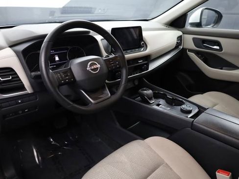 Used 2025 Nissan Rogue SV image 10