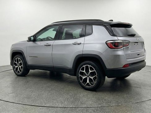 Used 2025 Jeep Compass Limited AWD/4WD image 6