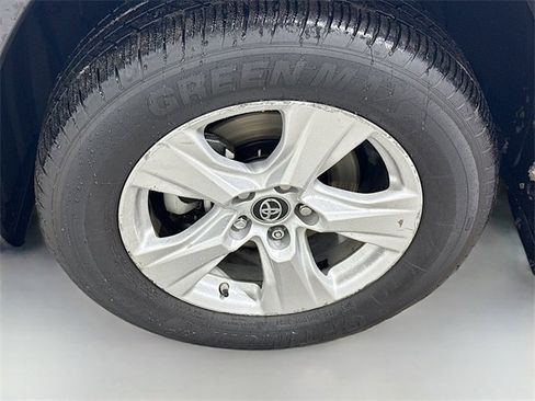 Used 2020 Toyota RAV4 LE image 29