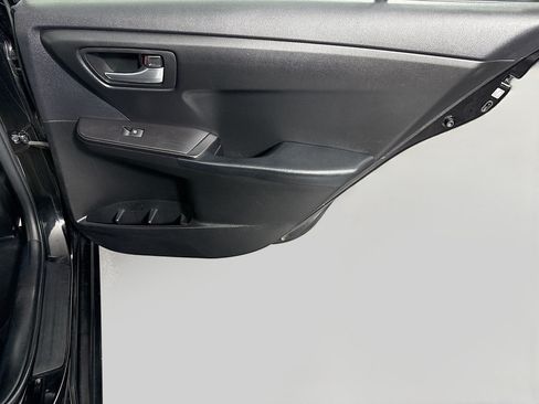Used 2016 Toyota Camry SE FWD image 27