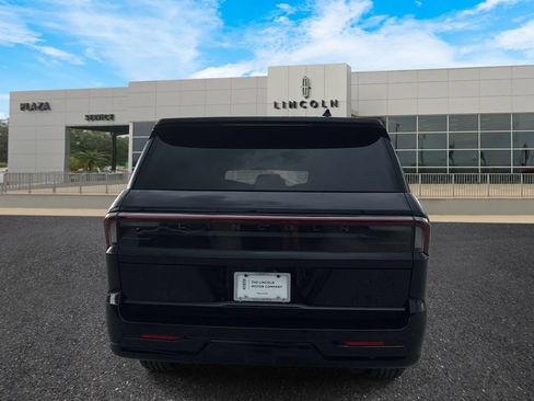 New 2026 Lincoln Navigator Reserve w/ Jet Appearance Package AWD/4WD image 4
