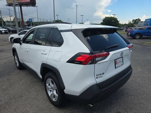 Certified 2021 Toyota RAV4 XLE w/ Convenience Package FWD image 7