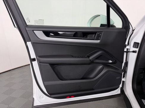 Certified 2026 Porsche Cayenne E-Hybrid AWD/4WD image 17