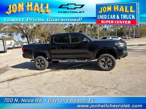 Used 2019 Toyota Tacoma TRD Sport image 16