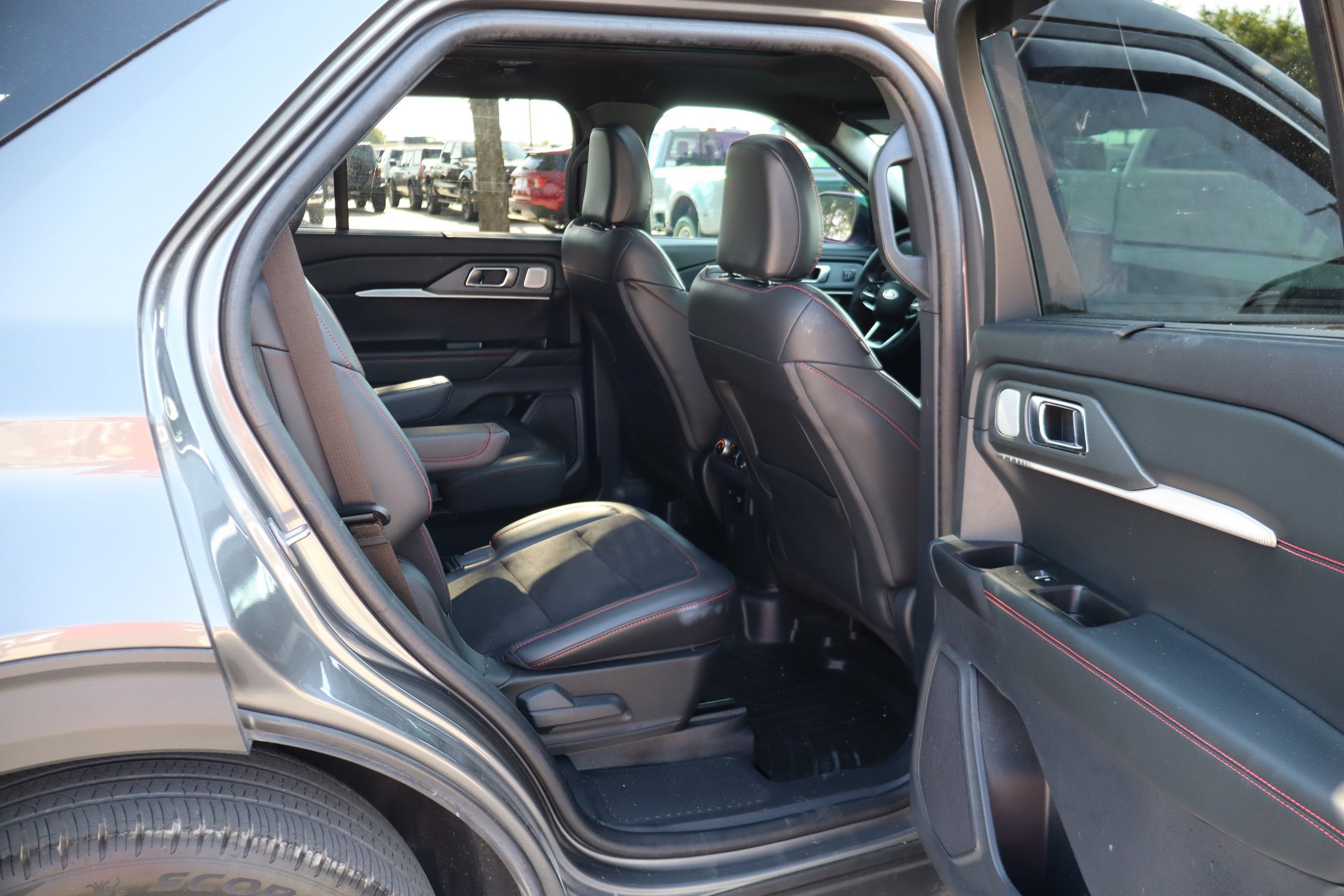 Certified 2025 Ford Explorer ST AWD/4WD image 32