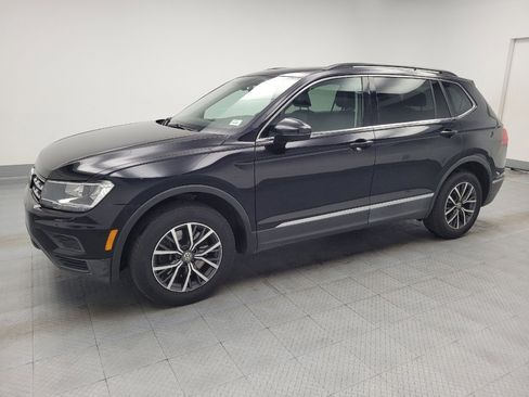 Used 2020 Volkswagen Tiguan SE w/ Panoramic Sunroof Package image 2