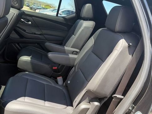 Used 2023 Chevrolet Traverse LT w/ LT Premium Package AWD/4WD image 7