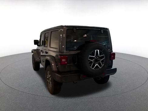 Used 2025 Jeep Wrangler Unlimited Sahara AWD/4WD image 11