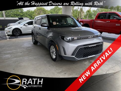 Used 2025 Kia Soul LX FWD image 4