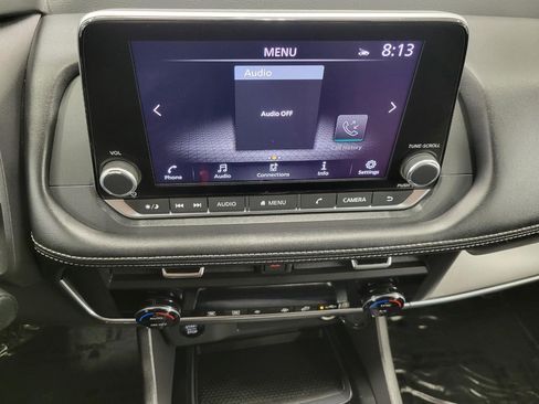 Used 2025 Nissan Rogue SV image 7