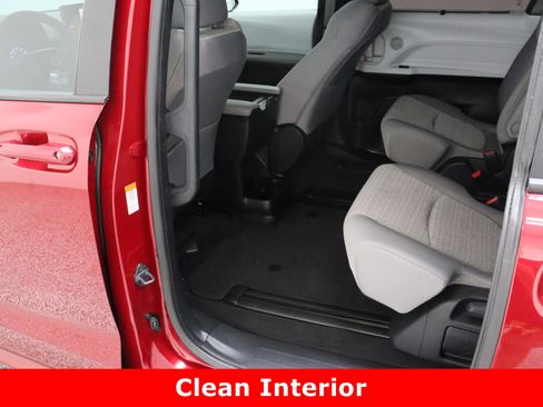 Certified 2025 Toyota Sienna LE image 26