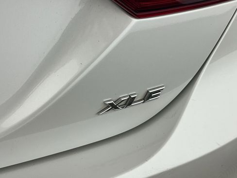Used 2019 Toyota Camry XLE w/ Driver Assist Package FWD image 28