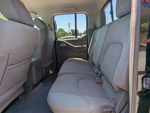 Used 2016 Nissan Frontier SV w/ SV Value Truck Package AWD/4WD image 11