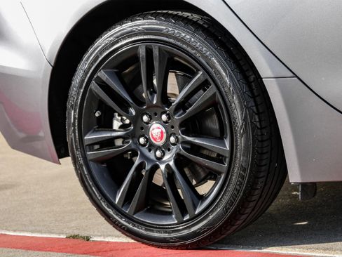 Used 2020 Jaguar XE S image 55