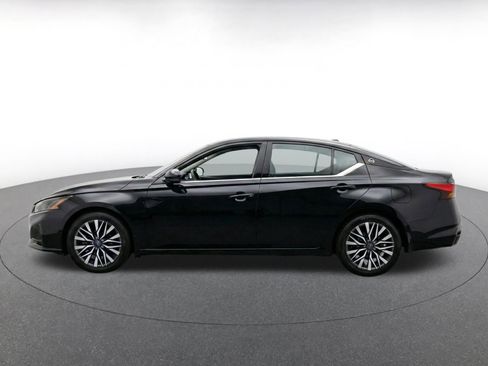 Used 2025 Nissan Altima 2.5 SV FWD image 5