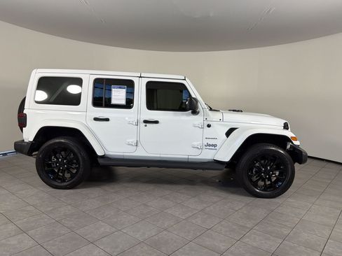 Used 2022 Jeep Wrangler Unlimited Sahara AWD/4WD image 8