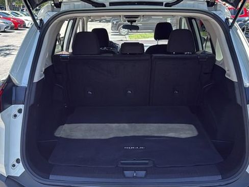 Used 2023 Nissan Rogue SV FWD image 8