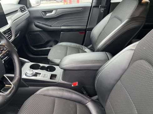 Used 2025 Ford Escape SE image 23