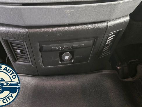 Used 2018 RAM 2500 Big Horn image 31