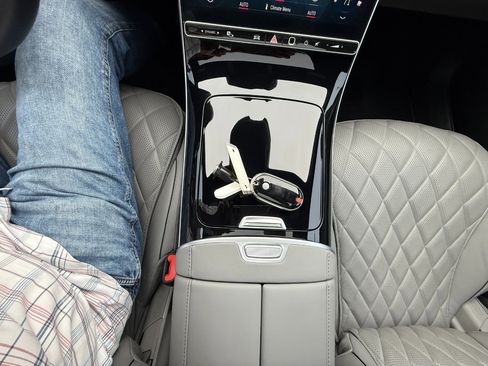 Used 2022 Mercedes-Benz S 580 4MATIC Sedan w/ AMG Line Package image 24