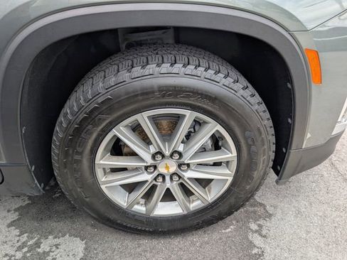Used 2023 Chevrolet Traverse LT FWD image 12