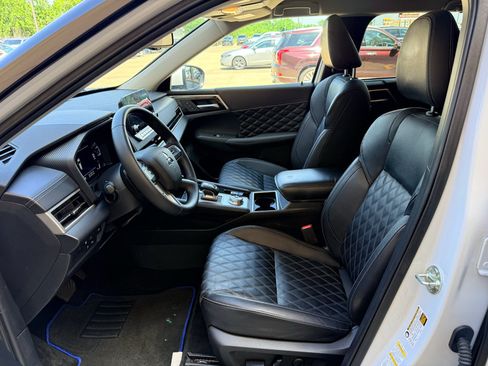 Used 2024 Mitsubishi Outlander SEL AWD/4WD image 12