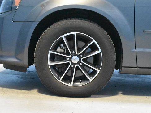 Used 2017 Dodge Grand Caravan GT FWD image 23
