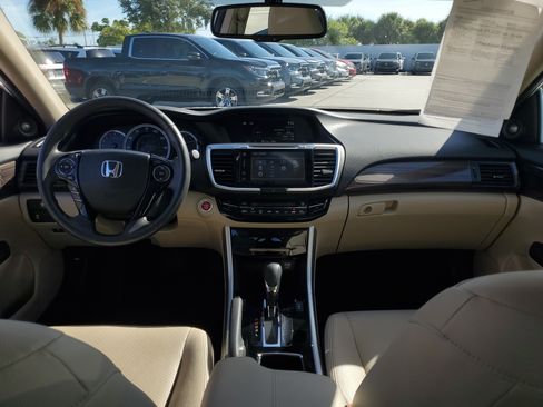 Used 2017 Honda Accord EX-L image 15