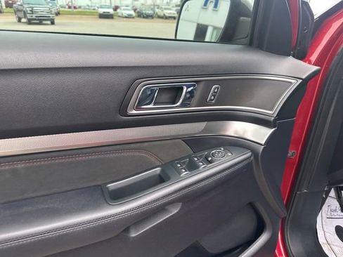 Used 2019 Ford Explorer XLT w/ Equipment Group 202A FWD image 32