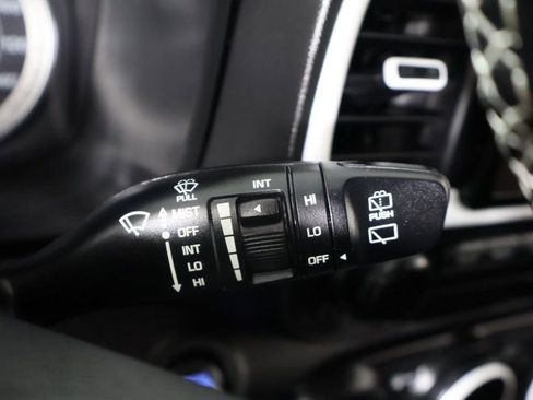 Used 2022 Hyundai Venue Limited FWD image 38