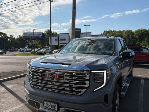 Used 2025 GMC Sierra 1500 Denali AWD/4WD image 1