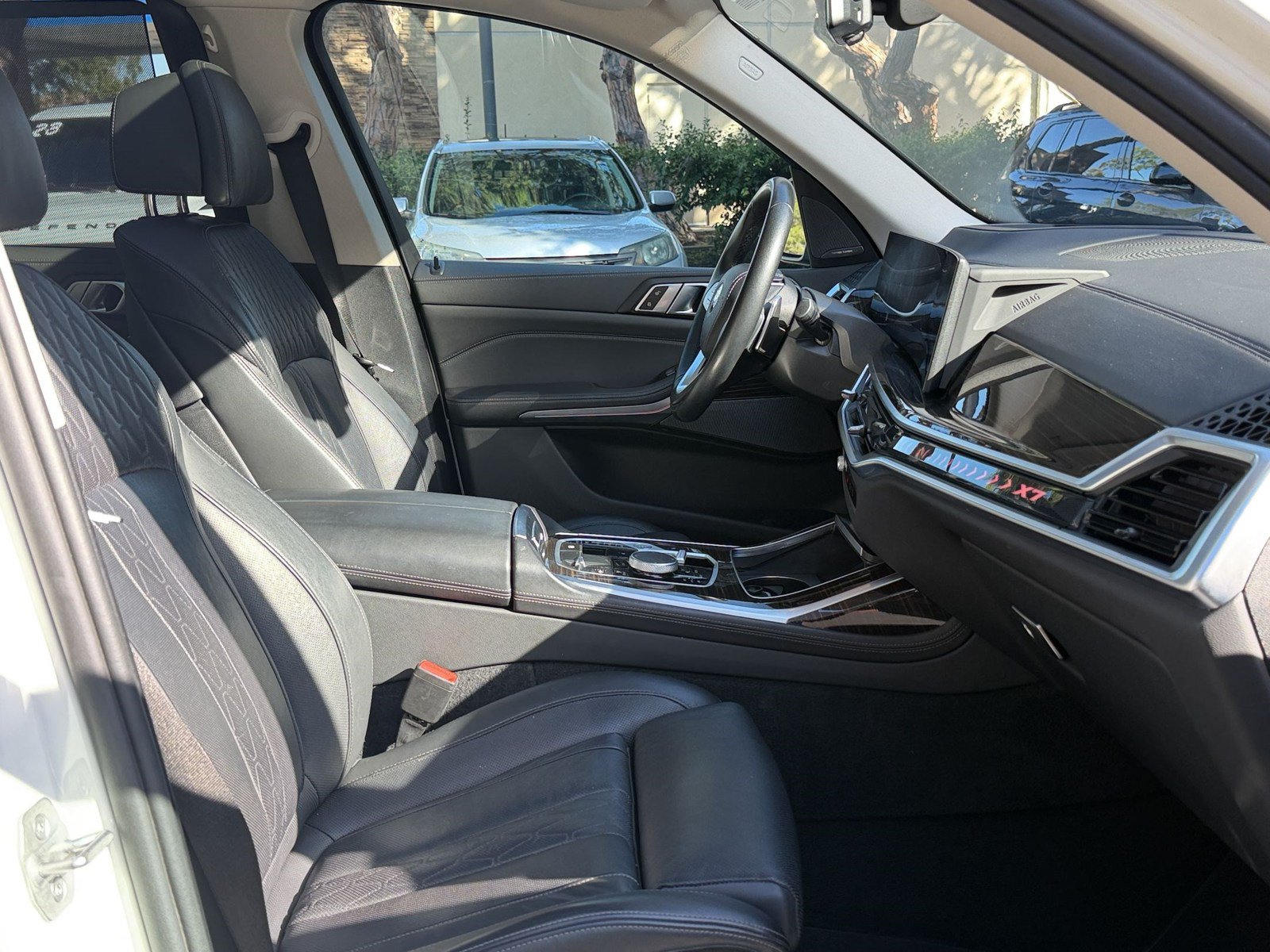 Used 2024 BMW X7 xDrive40i w/ Premium Package AWD/4WD image 25
