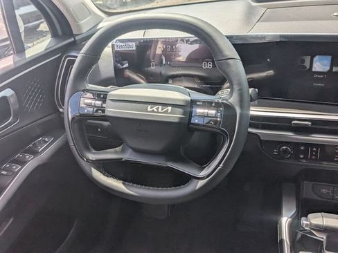 New 2026 Kia Sorento LX FWD image 16