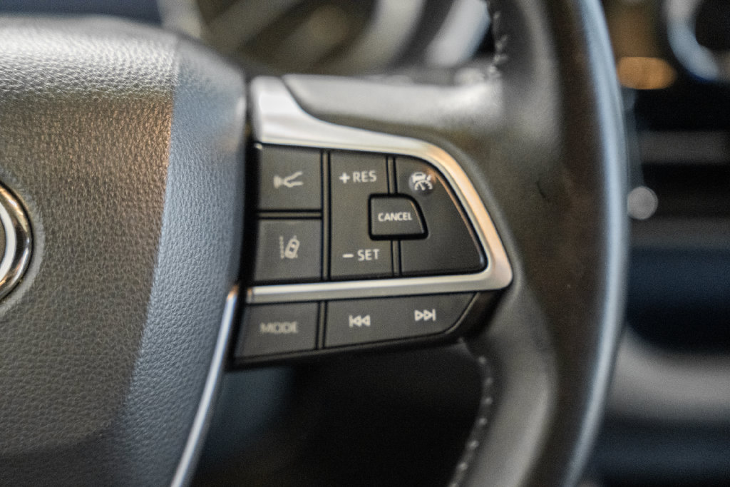 Used 2022 Toyota Highlander XSE AWD/4WD image 22