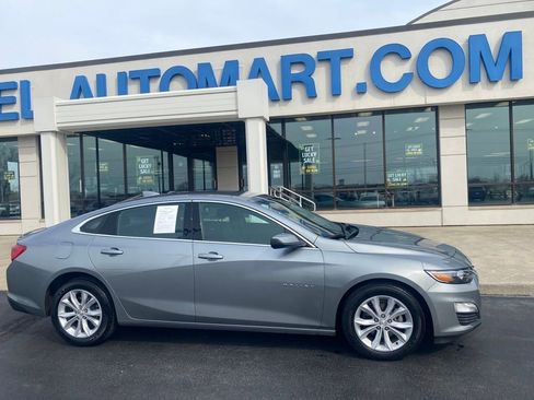 Used 2025 Chevrolet Malibu LT FWD image 2