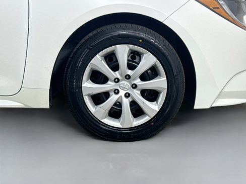 Used 2021 Toyota Corolla LE FWD image 32