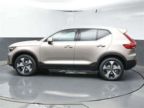 New 2024 Volvo XC40 B5 Plus w/ Protection Package Premier image 5